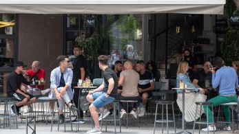 Επιστρέφουν στην κανονικότητα οι εμβολιασμένοι-Στις 15:00 οι ανακοινώσεις