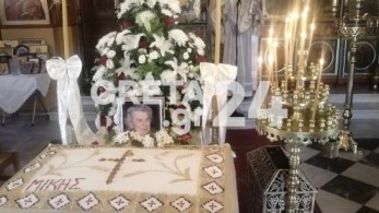 Μίκης Θεοδωράκης: Πλήθος κόσμου στο 40ήμερο μνημόσυνο