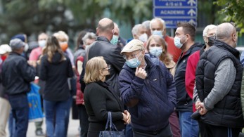 Η Ρουμανία πληρώνει το τίμημα του μη εμβολιασμού: Κόλαση στις ΜΕΘ-Ρεκόρ θανάτων