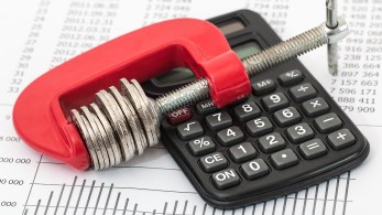 Μπαράζ ελέγχων της εφορίας για υποθέσεις που παραγράφονται