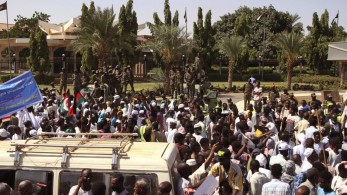 Σουδάν: Χιλιάδες διαδηλωτές ζήτησαν από τον στρατό ν’ αναλάβει την εξουσία