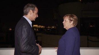 Επίσκεψη υψηλού συμβολισμού της Μέρκελ στην Αθήνα- “Απολογισμός” των ελληνογερμανικών σχέσεων