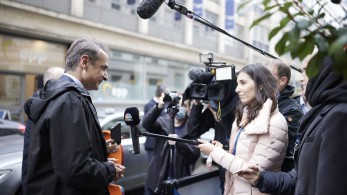 Μητσοτάκης: Να κάνουμε ό,τι περνάει απ’ το χέρι μας για να μην μεταφερθεί η κρίση στα νοικοκυριά