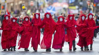 COP26: Για το κλίμα, δεκάδες χιλιάδες διαδηλωτές κάνουν πορεία στη Γλασκώβη και ανά τον κόσμο