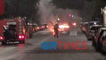 Θεσσαλονίκη: Τραυματίες και καμένα ΙΧ σε επεισόδια έξω από το Τουρκικό Προξενείο