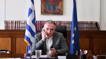 Καλαφάτης: “Ο κ. Τσίπρας καθαρά κλείνει το μάτι στους ανεμβολίαστους”