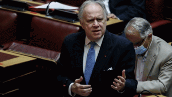 Κηδεία Φώφης Γεννηματά: Λιποθύμησε ο Γιώργος Κατρούγκαλος μέσα στη Μητρόπολη