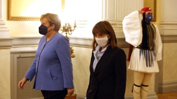 Στο Προεδρικό η Μέρκελ: Ανήκουμε μαζί-Σακελλαροπούλου: Η Ελλάδα πλήρωσε βαρύ τίμημα