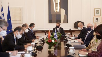 Συνάντηση Μητσοτάκη με τον Υπουργό Εξωτερικών Κίνας: Περαιτέρω ανάπτυξη των οικονομικών και επενδυτικών σχέσεων