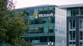 Η Microsoft ρίχνει το γάντι στο Facebook-Στην «κούρσα» του metaverse μέσω του Teams