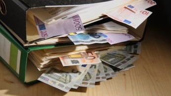 Στην τσιμπίδα της εφορίας εισοδήματα του εξωτερικού