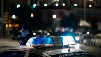 Ζεφύρι: Εστησαν ενέδρα σε αστυνομικούς – Επίθεση με ξύλα και πέτρες