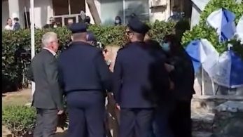 Πέραμα: «Μπλόκο» σε δημοτικό σύμβουλο της Χρυσής Αυγής (vid)