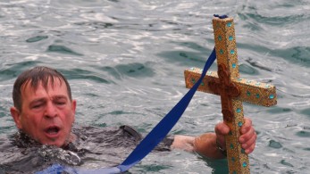 Στην Αγία Τριάδα Πειραιά ο αγιασμός των υδάτων, λόγω καιρού