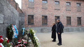 Μητσοτάκης στο Άουσβιτς: Ποτέ ξανά τέτοια ανείπωτη τραγωδία (pics)