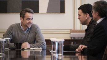 Διευρυμένη σύσκεψη υπό τον πρωθυπουργό για τον κορωνοϊό