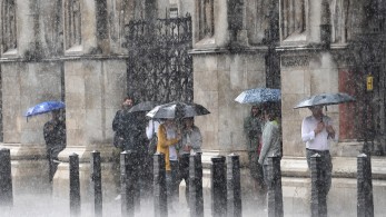 Σε «πορτοκαλί συναγερμό» η Βρετανία από την καταιγίδα Κιάρα