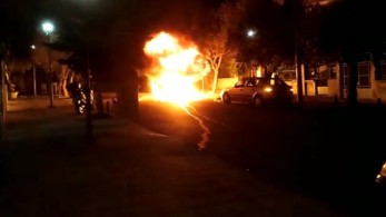 Έκρηξη σε αυτοκίνητο εκδότη στην Αγία Βαρβάρα (vid)