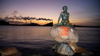 Δανία: Άγνωστοι βανδάλισαν τη «Μικρή Γοργόνα»