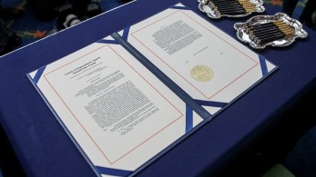 Είναι επίσημο: Η Γερουσία εκκίνησε την ιστορική διαδικασία της δίκης του Τραμπ