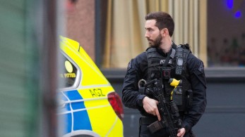 Τρομοκρατία στο Λονδίνο: Επίθεση με μαχαίρι σε πολίτες (vid)