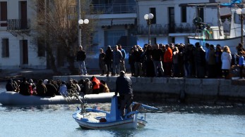 Κόπηκε στα δύο η Λέσβος: Δήμος και κάτοικοι μπλοκάρουν τη Μόρια και ζητούν πλοία