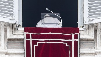 Αρνητικός για κορωνοϊό ο Πάπας