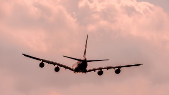 Χάος από ανώμαλη προσγείωση στο αεροδρόμιο της Κωνσταντινούπολης (vid)