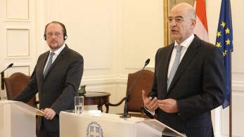 Δένδιας: Η Τουρκία σπρώχνει μετανάστες στα ελληνικά σύνορα