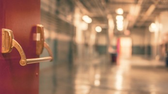 Βόλος: Ξεχασμένος στο ψυγείο ο εργάτης – φάντασμα του λατομείου