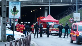 Επίθεση με μαχαίρι στο Παρίσι – Δύο νεκροί, πολλοί τραυματίες