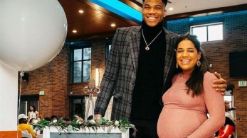 Ο Γιάννης Αντετοκούνμπο πόζαρε με την έγκυο σύντροφό του (pics)