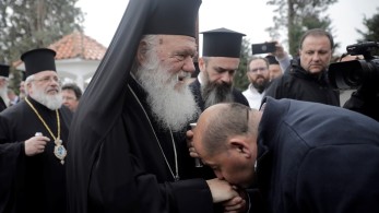 Στο πλευρό των φρουρών στις Φέρες ο αρχιεπίσκοπος Ιερώνυμος