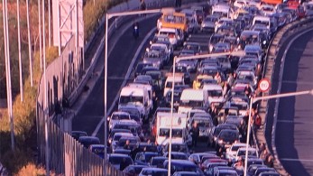 Στις φλόγες αυτοκίνητο στον Κηφισό (pics-vid)