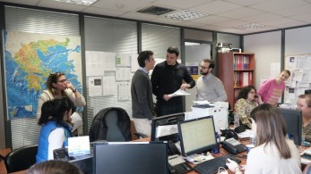 Στο Κέντρο Επιχειρήσεων του ΕΟΔΥ ο Βασίλης Κικίλιας