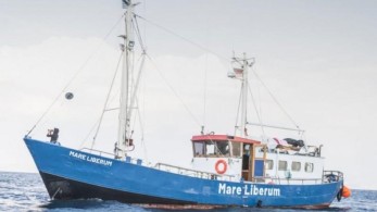 Κάτοικοι της Μυτιλήνης εμπόδισαν πλοίο ΜΚΟ να δέσει στο λιμάνι