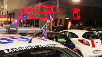 Θεσσαλονίκη: “Γάζωσαν” πορτιέρη καταστήματος σε κατάμεστο μπαρ (vid)