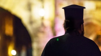 Λάρισα: Ιερέας χτύπησε πιστή λόγω…δεύτερου αντίδωρου!