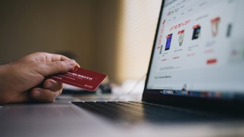 Συναγερμός: Χάκερς υπέκλεψαν στοιχεία από 15.000 πιστωτικές κάρτες