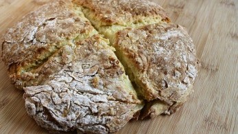 Υπέροχο κρεμμυδόψωμο για κάθε στιγμή