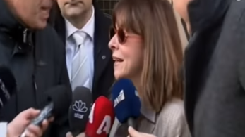 Η πρώτη «συνάντηση» της Αικατερίνης Σακελλαροπούλου με δημοσιογράφους (vid)