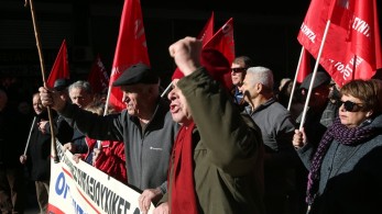 Συγκέντρωση συνταξιούχων έξω από το ΣτΕ για τα αναδρομικά και τις περικοπές