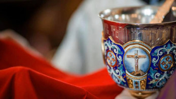 Θεία κοινωνία: Θύματα της πίστης τους (aud)