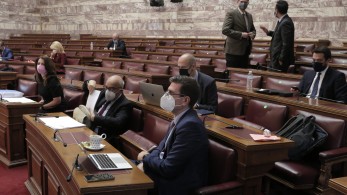 Σόου Βαρουφάκη και ΣΥΡΙΖΑ στην εξεταστική