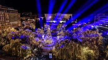 Ο Μπακογιάννης φωταγώγησε την πλατεία Συντάγματος