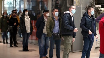 «Omicron»: «Μπορεί να είναι αυτή η μετάλλαξη που φοβόμασταν»