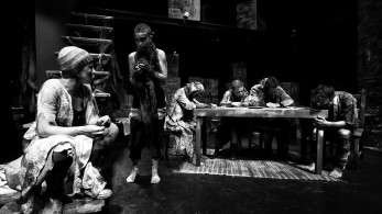 «ΕΜΠΟΡΙΟ» σε σκηνοθεσία Κοραή Δαμάτη από τη θεατρική ομάδα Ανδρομέδα