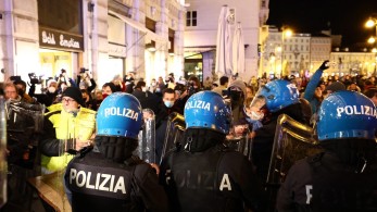 Iταλία: Νέα στρατηγική κατά του κορωνοϊού – Περιορίζει τις διαδηλώσεις  αντιεμβολιαστών