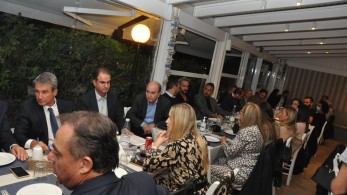 Στη Βουλιαγμένη με καλούς φίλους ο Λοβέρδος