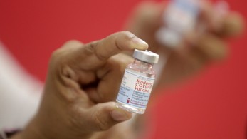 Η Moderna θα αναπτύξει εμβόλιο για τη μετάλλαξη Omicron